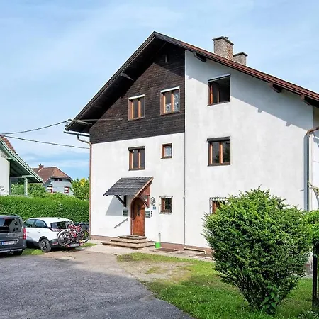 Haus Unter Gerlitzen アパート *